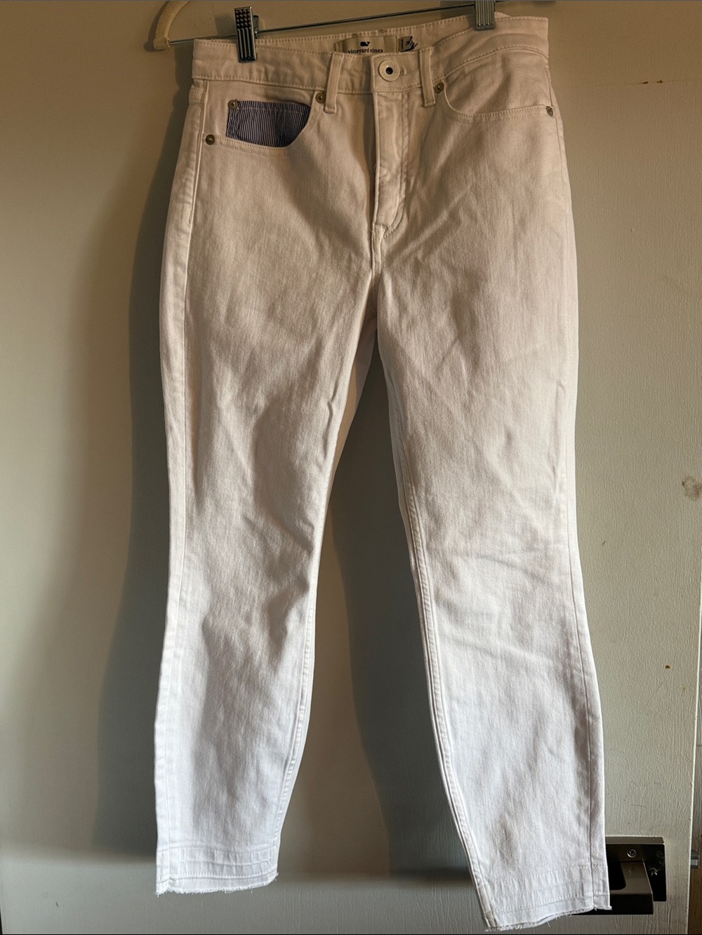 Vineyard Vines High-Rise White Jeans with Navy Coin Pocket
